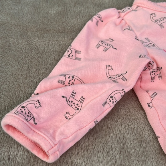 🩷2 for 10$🩷Child of Mine by Carters Baby Girl 2-Way Zip Sleeper, Size 3-6 months - Picture 3 of 9